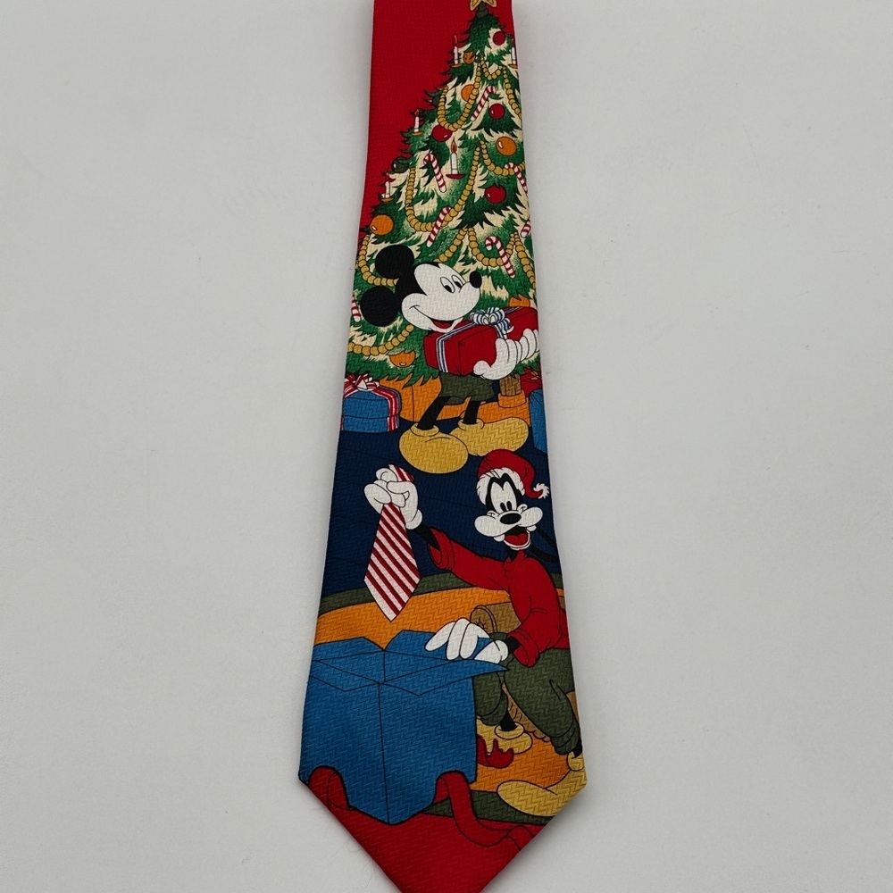 Disney Mickey‎ Unltd. red Goofy Christmas tree holiday neck tie 58 x 3.75 inches